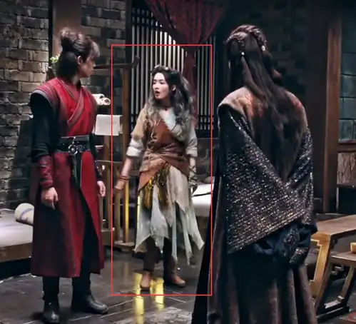 斗破苍穹小医仙回家后还穿破衣服,穷剧组舍不得给李沁换新衣服