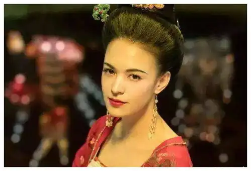 李白几乎不工作,却拥着美妾游遍全国,他的旅游费,到底从哪来
