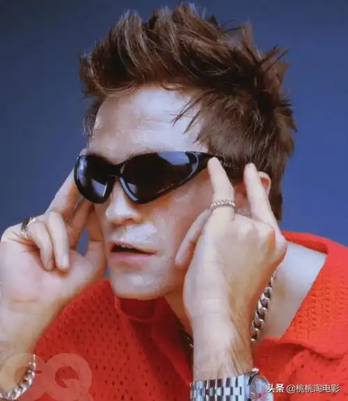 组图罗伯特帕丁森挑战小丑造型,艳丽迷幻邪恶疯狂