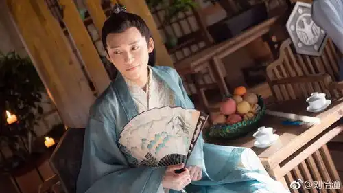 琅琊榜谢玉儿子晒新剧古装造型勾嘴一笑父子神似