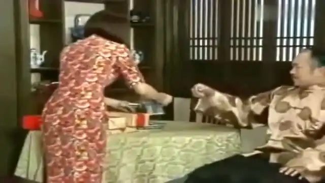 大红灯笼高高挂老爷多疑开颂莲的玩笑,颂莲大小姐脾气上来了