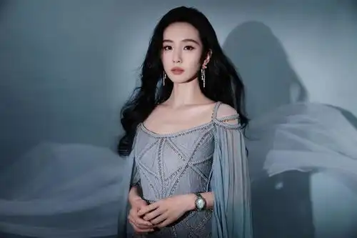 先合作张艺谋,再携手冯小刚,赵丽颖已强势开启电影新赛道
