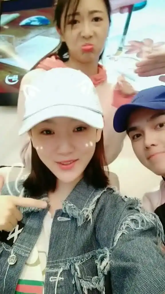 赵薇有一个姑娘孙艺宁好美啊,好期待你们的双世宠妃第二季
