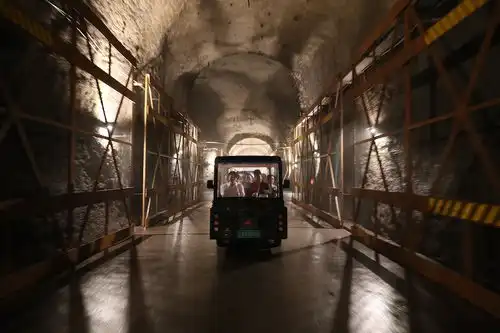 你好,李焕英勾起的,是回不去的厂矿子弟生活凤凰网湖南凤凰网
