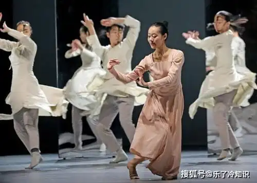 乡村爱情里的王小蒙,离开赵本山后,37岁凭舞蹈实力名满天下
