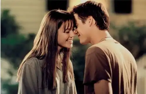 他拍下1000多张前女友照片被骂成渣男,却也是最深情的人