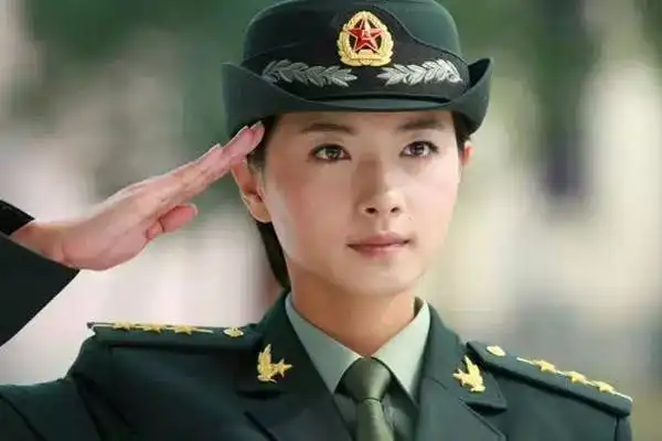 曾和景甜抢男人调戏胡歌,霍建华孙红雷都捧不红她,这次是要闹哪样
