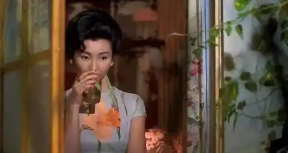 荷颜悦色丨走入这家旗袍店,像重回花样年华
