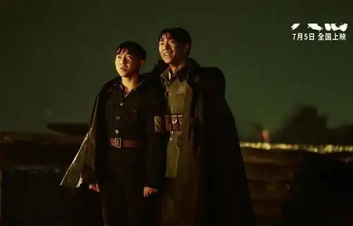 八佰八百勇士死守四行仓库,数万百姓观战热泪盈眶
