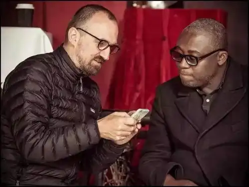 撕掉性感标签,2018年倍耐力年历上演黑人版爱丽丝梦游仙境
