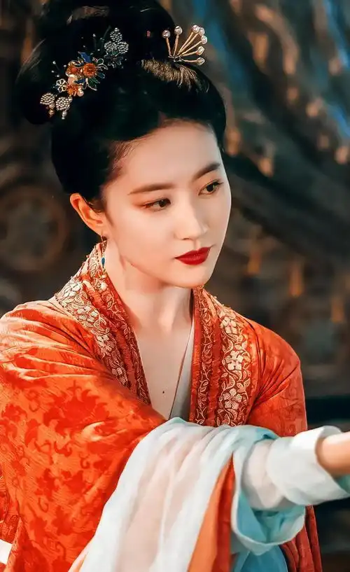 刘亦菲,梦华录里的她告诉你,为什么靠一张脸能火这么多年
