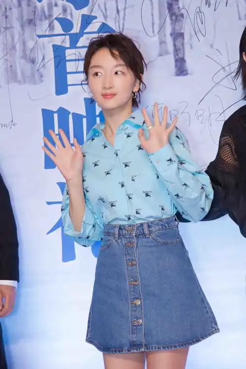 周冬雨后来的我们未映先火收割口碑被赞表演成精
