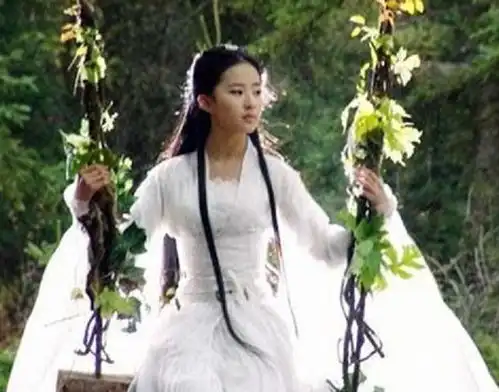 十三四岁时神仙姐姐刘亦菲长啥样很好看特别笑时,快围观
