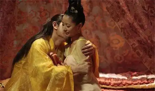 历史上最短的王朝,历经六帝却仅存26年,只因皇帝有一个嗜好
