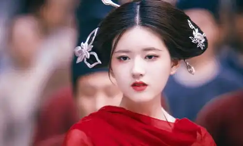 原来赵露思真是赵丽颖接班人,当她化花千骨黑化妆,效果太真实了