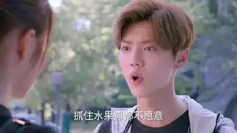 甜蜜暴击鹿晗和关晓彤因一百块钱,大打出手,网友神评论才是亮点