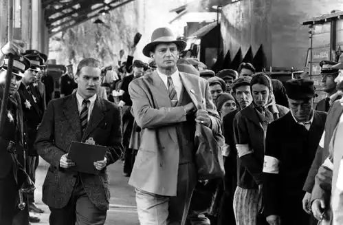 票房超百亿,他的电影总能让人长跪不起