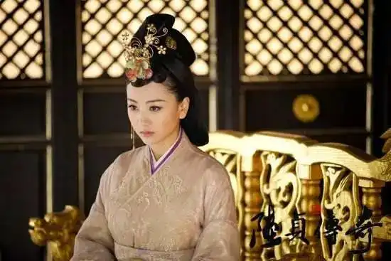 杨蓉回应整容传闻,可以得满分37岁的她颜值还是很能打的