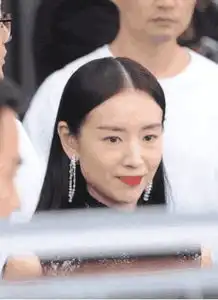 董洁未p图照片曝光却惊呆众人,,网友真佩服如懿传的化妆师
