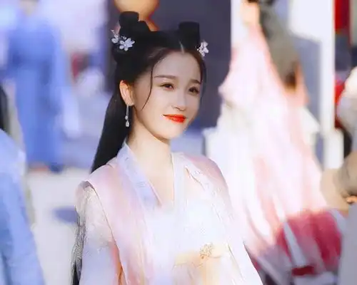 虞书欣迎来25岁生日,唯王鹤棣为她庆生引热议,因爆料出好消息