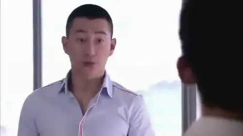 等待绽放刘亦名在公司碰到朱总,不料朱总留了刘亦名的电话
