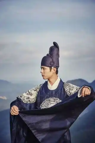当下最红的南韩小生,看你知道几个
