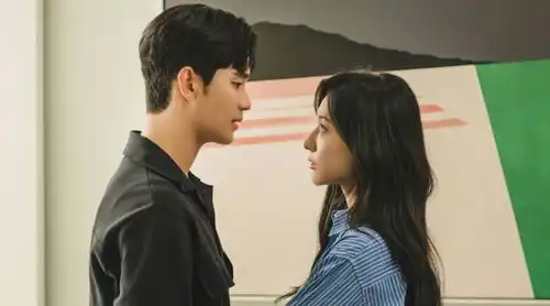 哭包上线,金秀贤就真的偏爱普男人设
