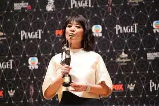 27岁离婚,58岁出柜,她的人生比金像奖女配还精彩
