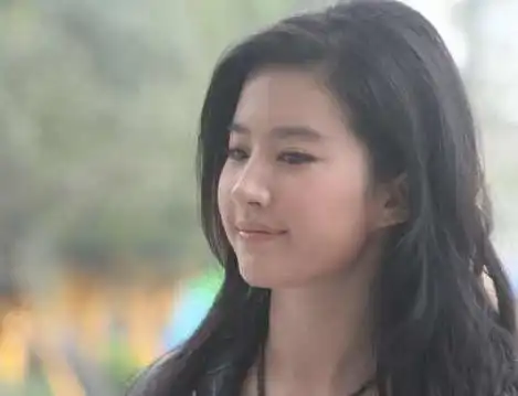 沈月被黑最惨的一次唐艺昕近日腿粗到像孕妈,网友却一眼认成她
