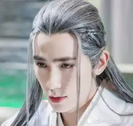 本以为朱一龙古装很帅了,看到他的军装照,镇魂女孩快到碗里来
