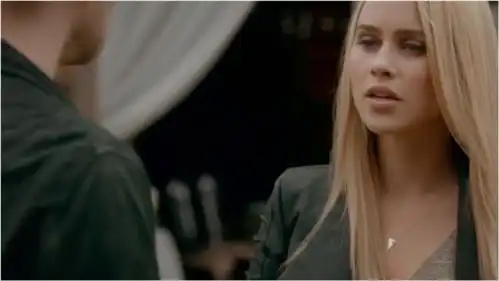 速看初代吸血鬼第五季第11集霍普命不久矣,弗莱娅举办婚礼