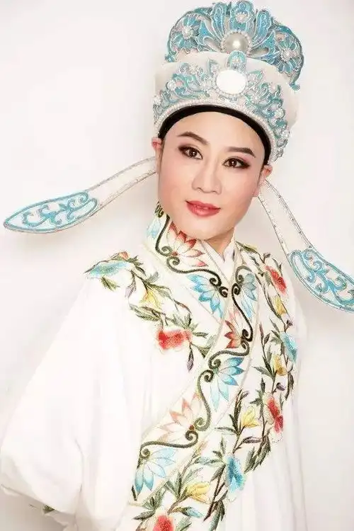 京剧越剧,演绎同一位梁山好汉
