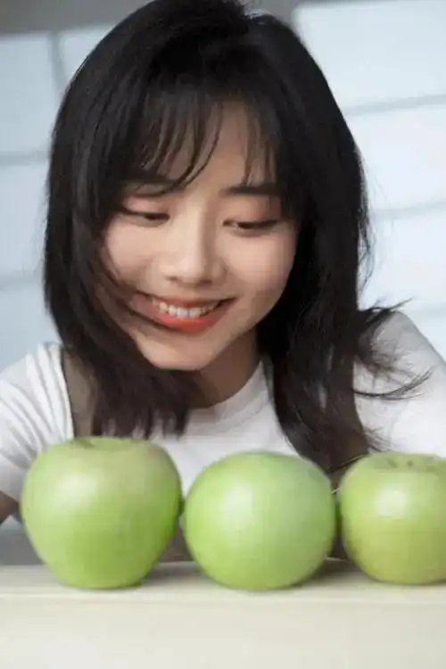 谭松韵又美又飒,少女感满满