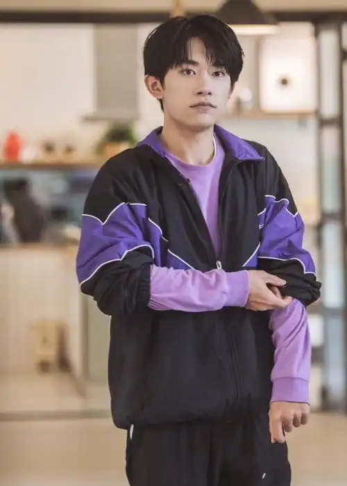 四字弟弟太圈粉了吧机智救场直播,而我只想做他腿上的猫咪
