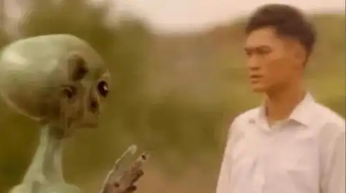 印度人声称下班看到外星人,说它是夜行性的动物,也不怕人类盯着它