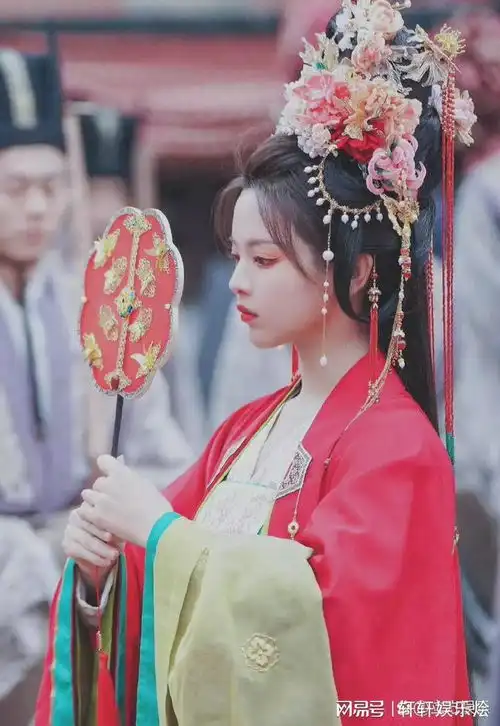 杨超越古装剧照,感觉过于吹捧了
