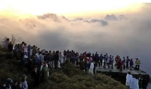 中国最美天空之城申遗后,仙境变菜市场,游客脏乱差后悔去