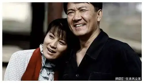 因亮剑一夜成名,抛弃原配娶小13岁女星,娇妻曾是陈道明梦中情人
