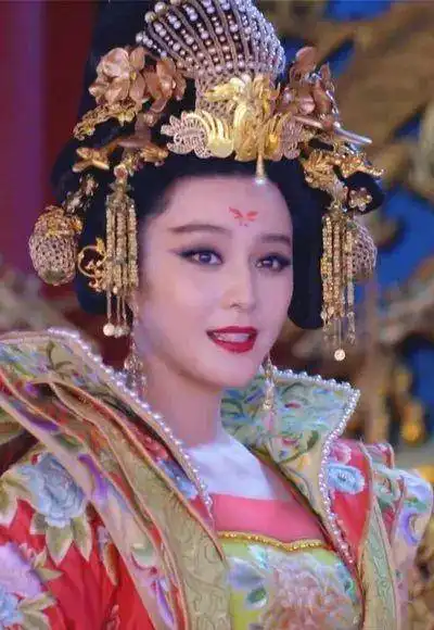 武媚娘传奇王皇后有权萧淑妃有宠,为何她俩争宠都败给武媚娘
