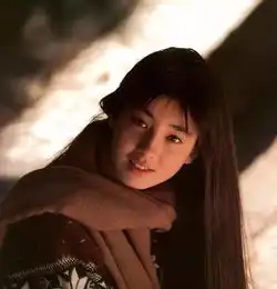 历尽陪睡裸照风波,她人生比电影还狗血
