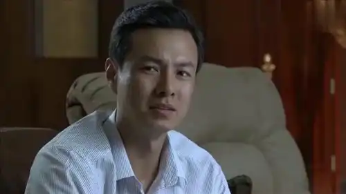 因正阳门下走红的朱铁,出道多年0绯闻,今三代同堂幸福不已
