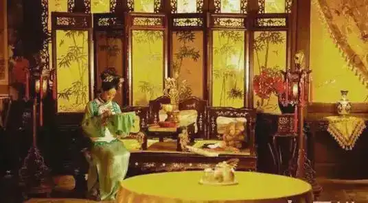 赏心悦目美人与美木