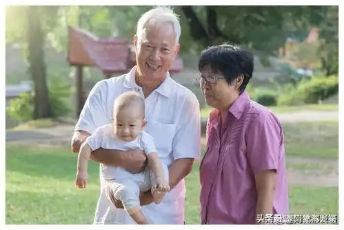 老了才会明白帮忙带娃和不帮忙带娃的老人,生活差距有多大
