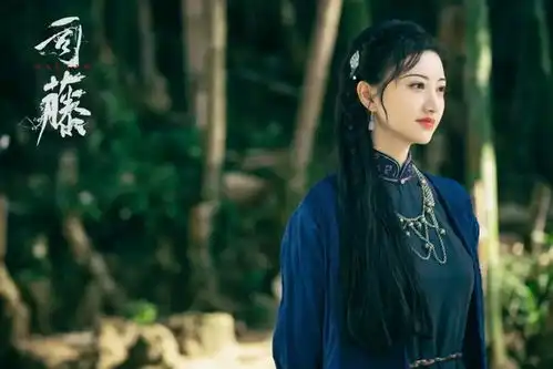 景甜司藤华丽旗袍复古造型,实力演绎人间富贵花