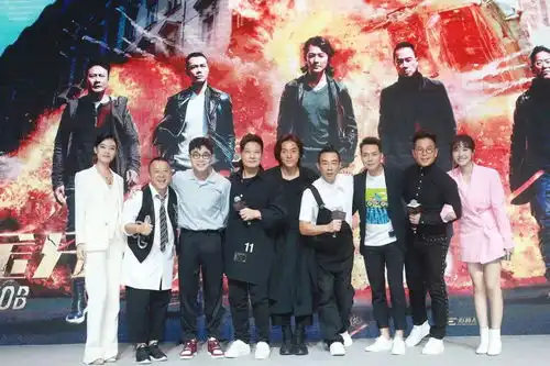 头条黄金兄弟是一部男人间的爱情片大鹏助阵郑伊健陈小春五子共唱友情岁月
