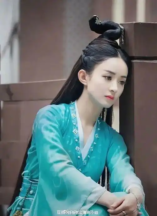 诛仙感情线让我感觉就是巅峰期的刘亦菲和赵丽颖抢...