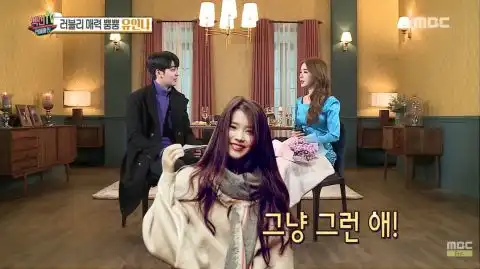 u娜又来发糖刘寅娜为正在拍摄德鲁纳酒店的iu送上应援,两人蘑菇头特效超可爱