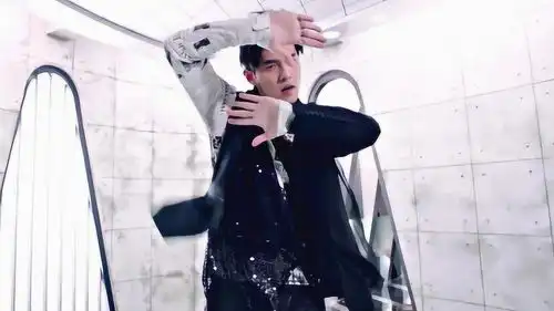 周杰伦曝光童颜照忘刮胡子萧敬腾的回复实在是太厉害了
