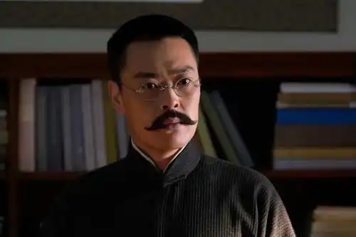 张桐他是亮剑中的魏和尚,留学时也曾穷得吃狗粮
