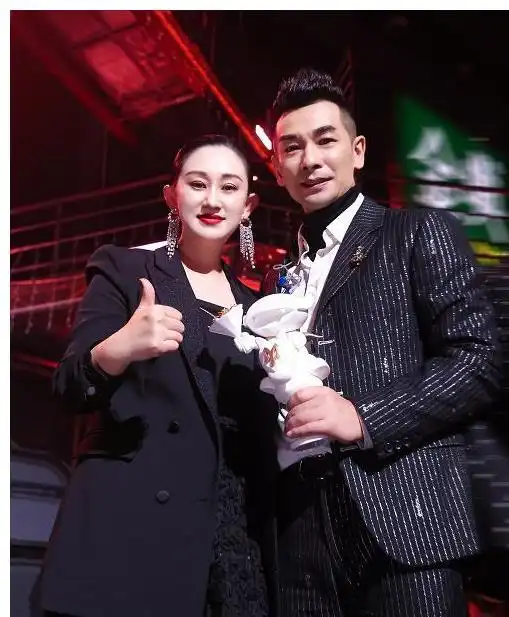 赵文卓听老婆的话,为了晒儿女多管齐下又是发照片又是发短视频